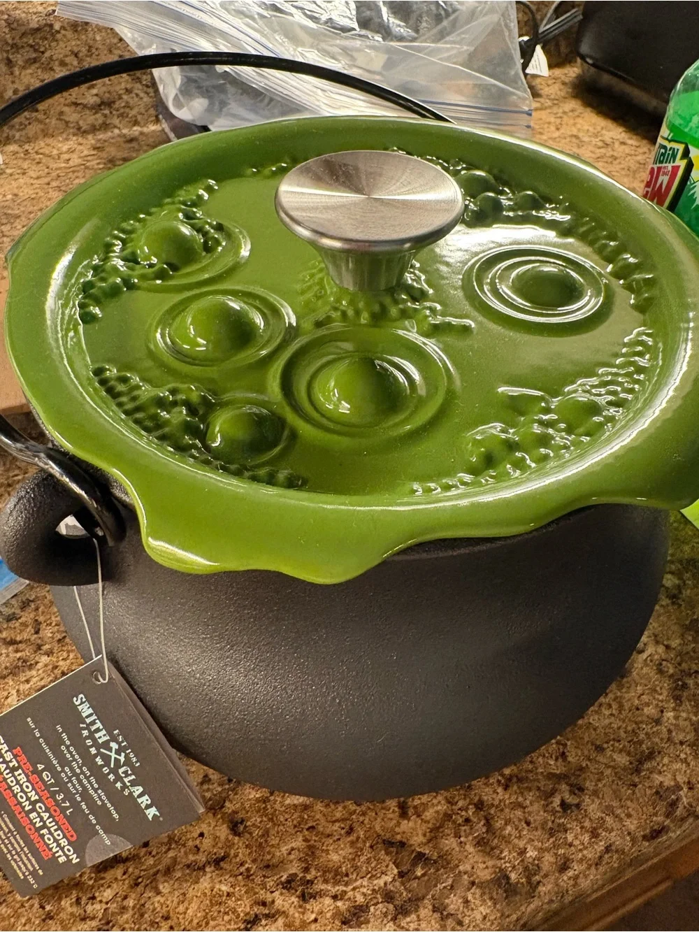 Smith & Clark 4QT Cast Iron Cauldron Witches Brew Bubbling Lid Green Halloween